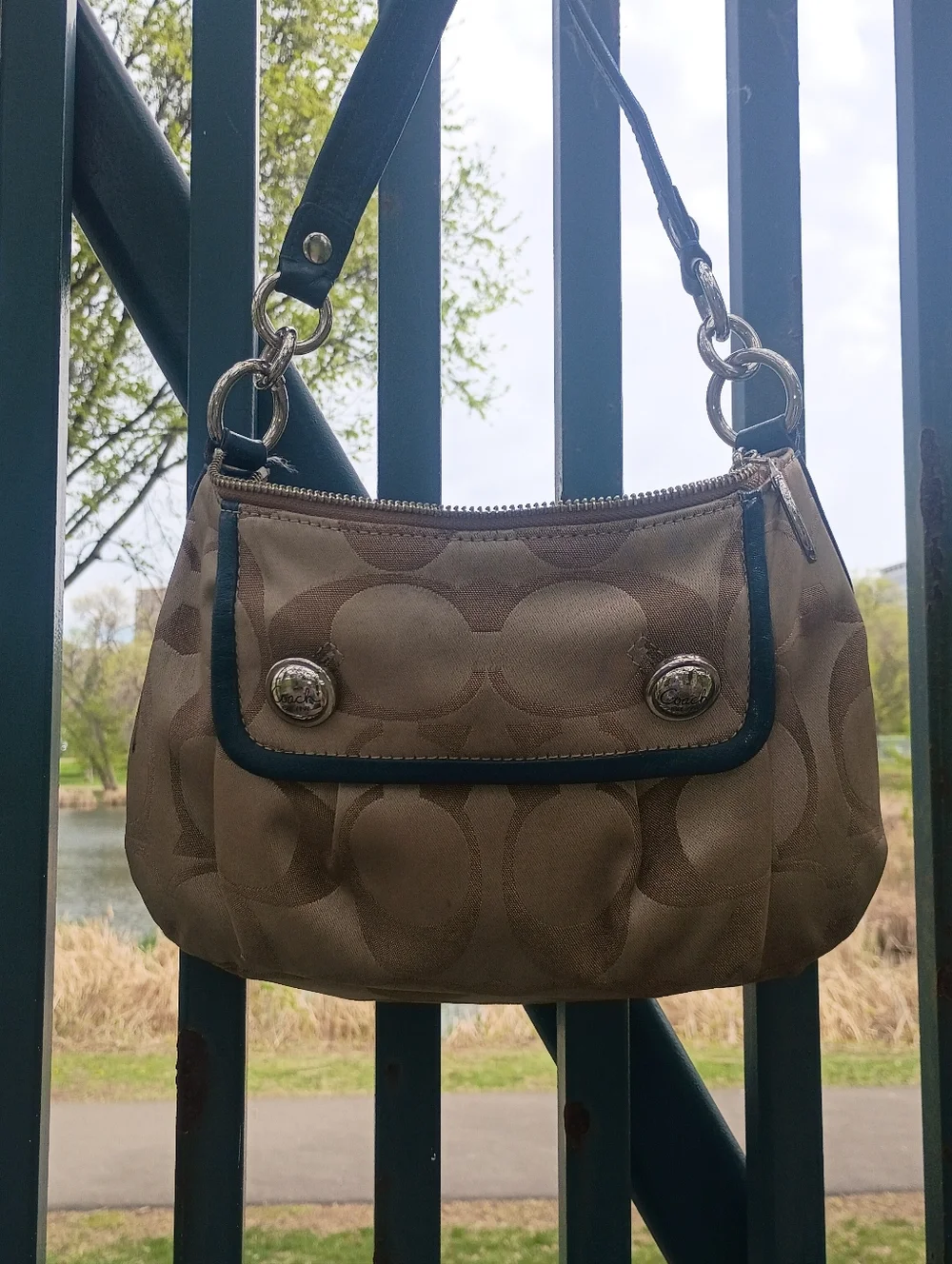 Coach shoulder khaki